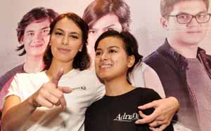 Tolak Komentari Kabar Lamaran Ariel Noah